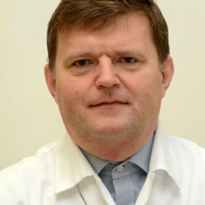 Dr. Pintér István, kórházi orvos portréja.